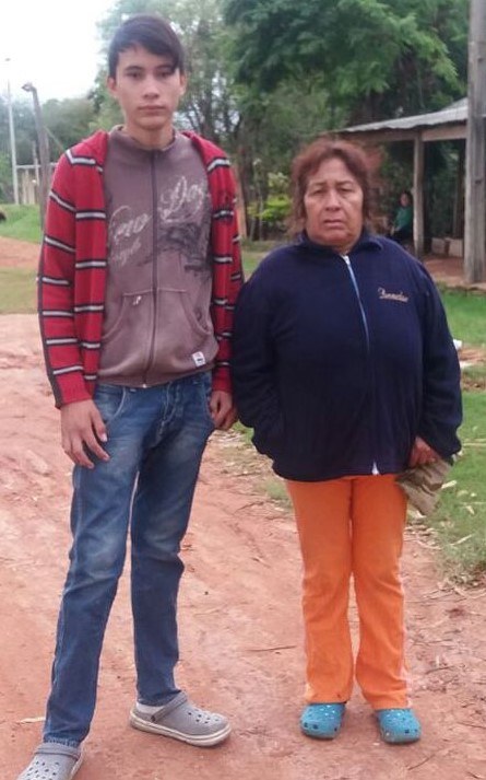 Ángel Ramón med sin bestemor