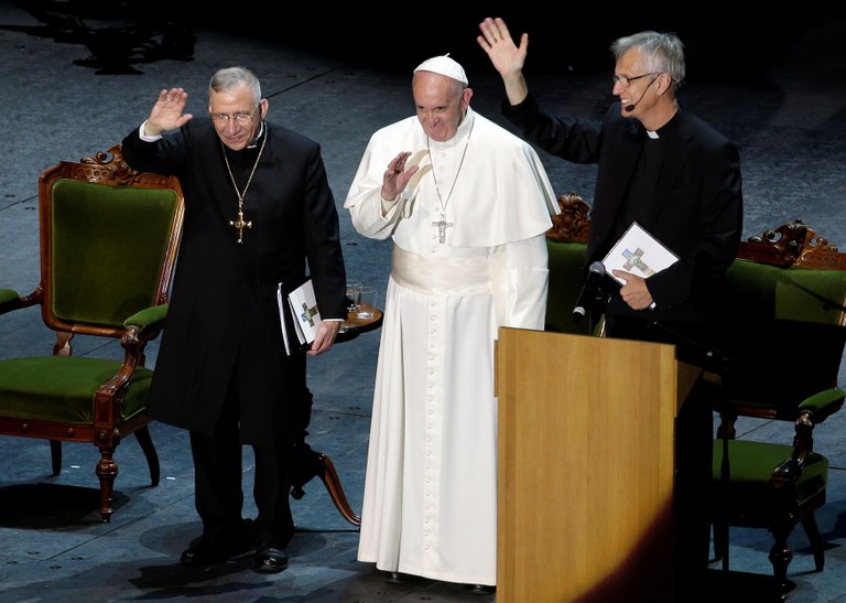 Pope francis with Lutheran priests_REUTERS.Max Rossi.jpg