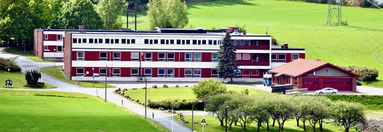 Bildekarusell-fellesrom-skoleanlegg-Haugetun-Folkehøgskole-10[4].jpeg