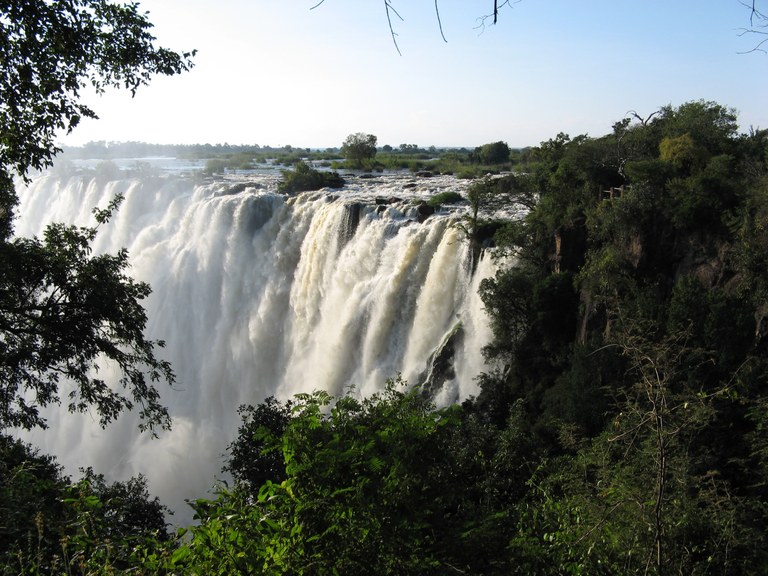 Victoria_falls,_zambia.jpg