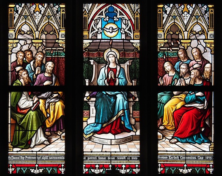 stained-glass-windows-2909683_960_720.jpg