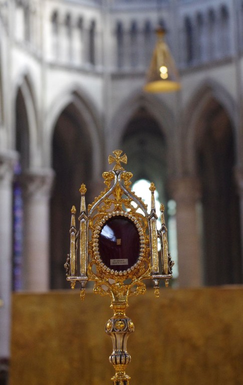 Olavsrelikvien på alteret i Rouen 2014