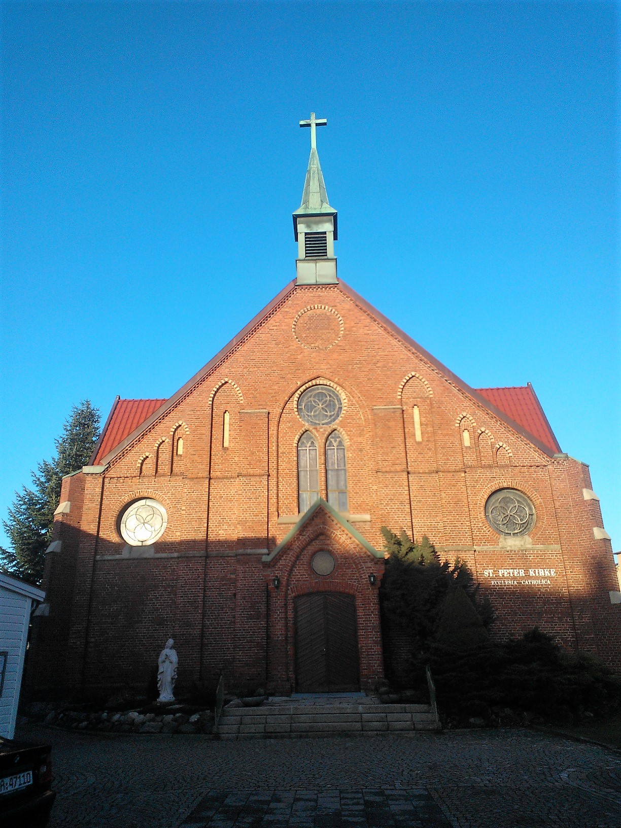 Halden St. Peter kirke.jpg