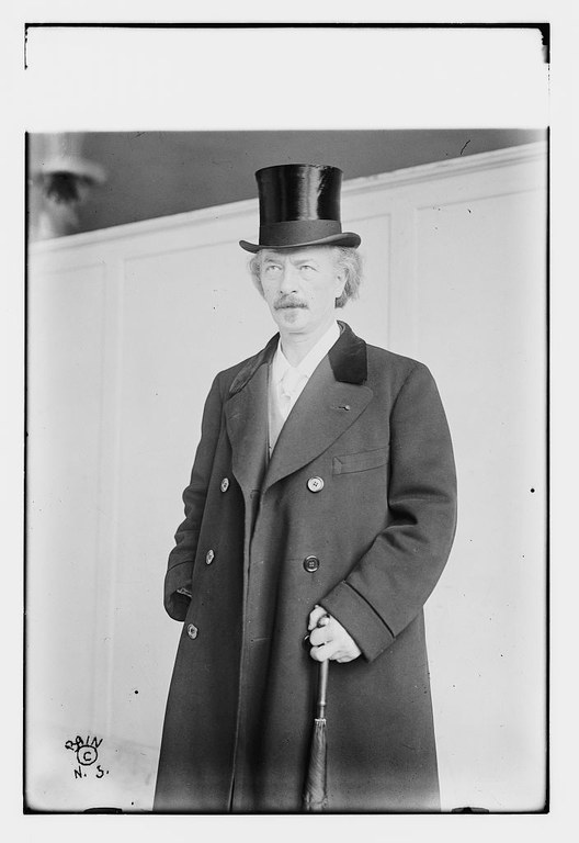 Ignacy_Jan_Paderewski_at_the_April_1916_Flower_Show_in_New_York_City.jpg