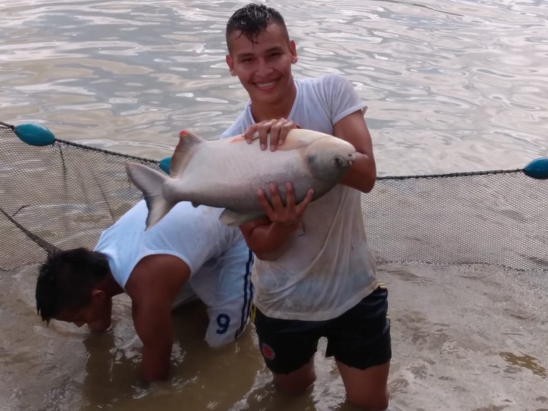 Colombia18_Gutt med fisk.jpeg