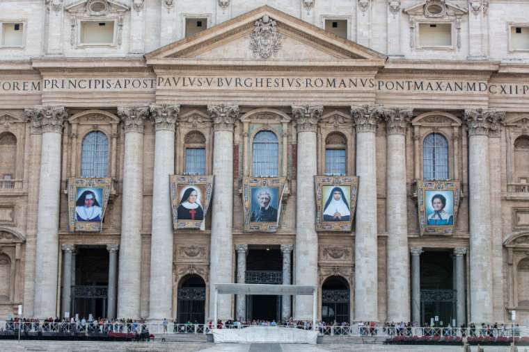 20191010_Banners_at_St_Peters_Square_of_the_future_saints_Daniel_Ibanez_CNA.jpeg