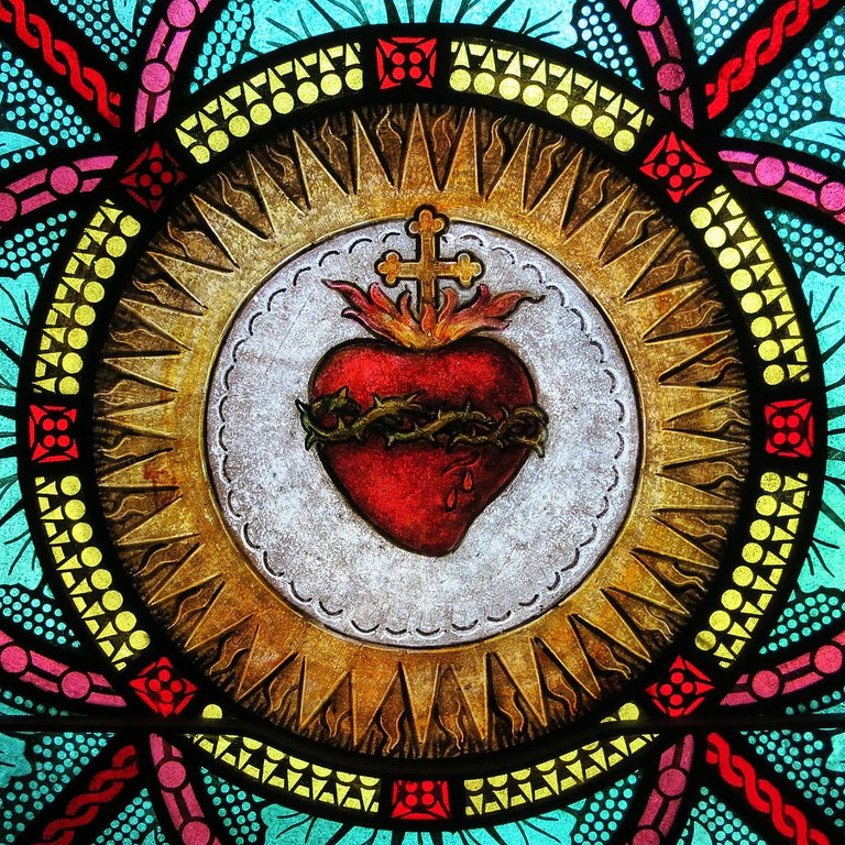 All_Saints_Catholic_Church_(St._Peters,_Missouri)_-_stained_glass,_sacristy,_Sacred_Heart_detail.jpg