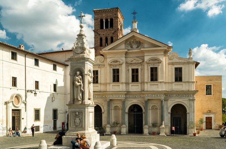 Basilica San bartolomeo_Tiber.jpg