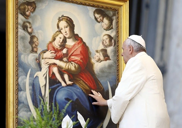 Pope Francis virgin Mary (003).jpg