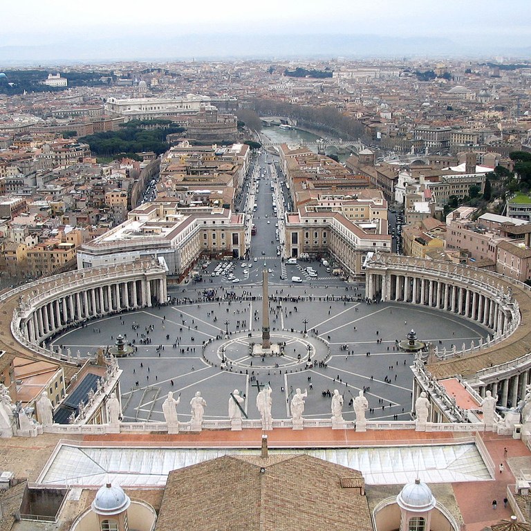 1024px-Saint_Peter's_Square_from_the_dome_v2.jpg