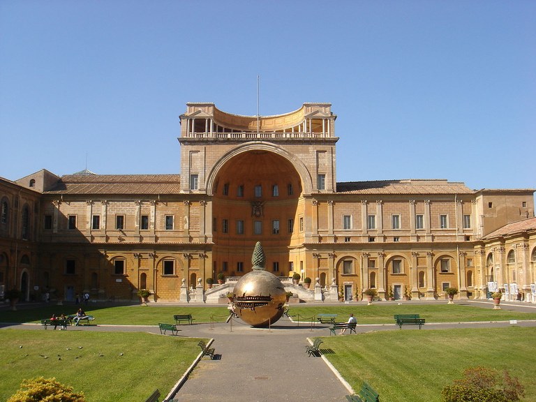 1280px-Musei_vaticani_-_cortile_della_pigna_01161.jpg