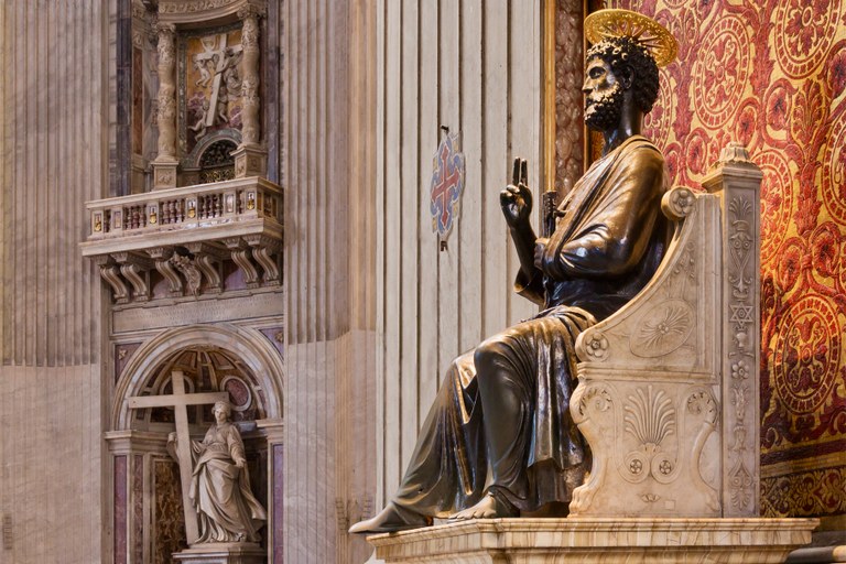 Saint_Peter's_Statue_Saint_Peter's_Basilica_Vatican_City_cropped.jpeg