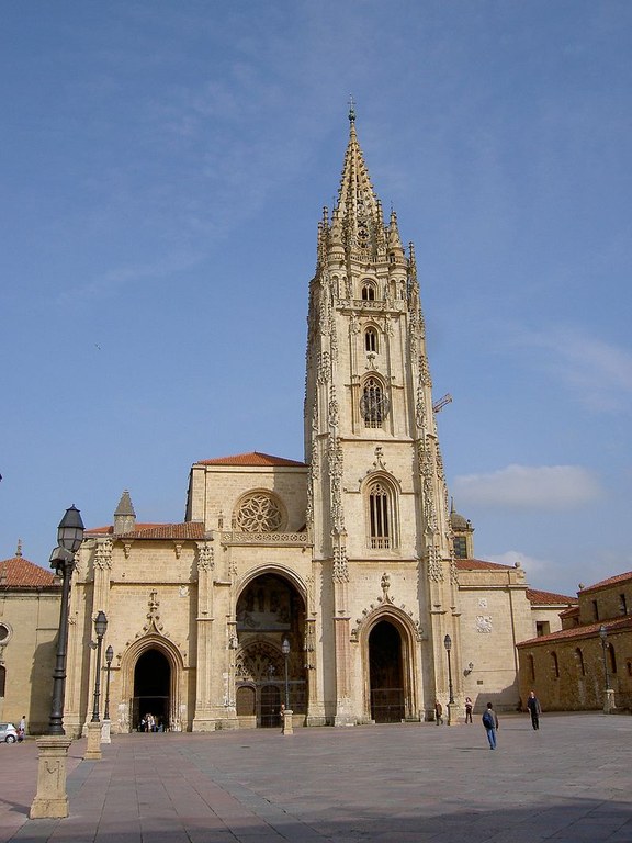 800px-Oviedo-Catedral.jpg