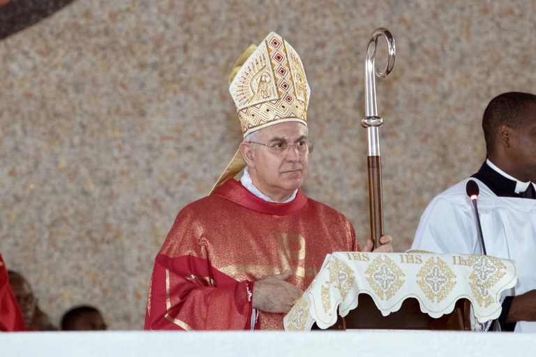 Messe-Pontificale-pour-la-présentation-du-nouveau-Nonce-Apostolique-Mgr-Julio-Murat.jpg