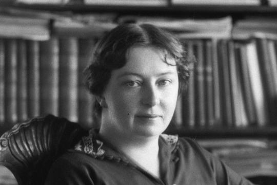 Sigrid Undset fotografert i sitt kontor på Bjerkebæk.