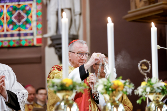 Kardinal Pietro Parolin feirer vigselsmesse i St. Olav domkirke i Oslo