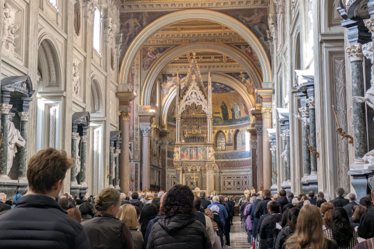 Biskop Erik Varden feirer messe i Laterankirken