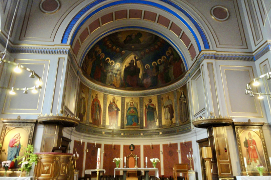Bilde av koret i St. Ansgar kirke, København.