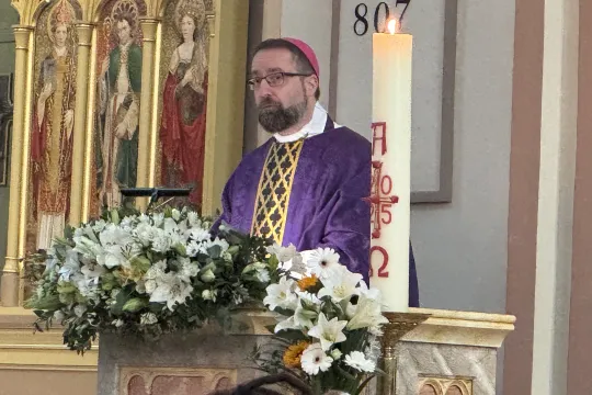 Biskop Fredrik Hansen holdt prekenen under rekviemmessen for pave Frans 2. mai 2025.