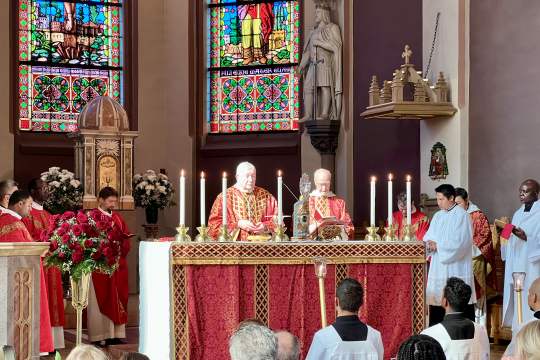 Biskop Bernt feirer olsokmesse i St. Olav domkirke i 2023.