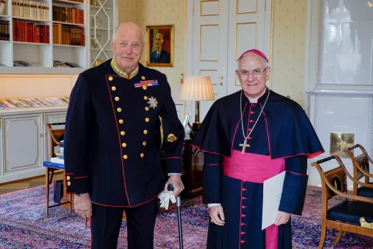 Kong Harald V og nuntius Julio Murat