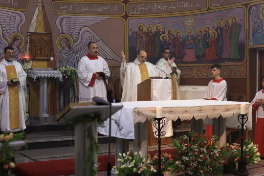 Sognepresten i Gaza feirer messe i Den hellige families kirke