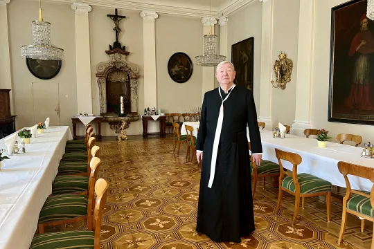 Biskop Bernt Eidsvig i Klosterneuburgs refektorium. 