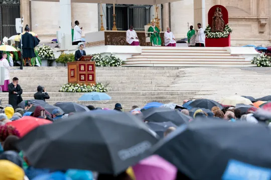 Pave Leo XIV feirer messe på Petersplassen