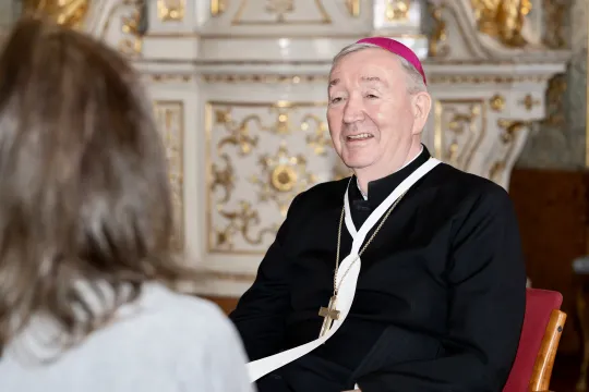 Biskop Bernt Eidsvig fotografert i Keisersleiligheten i Stift Klosterneuburg, Østerrike, 2026.