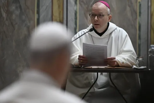 Biskop Erik Varden taler til pave Leo XIV og kurien