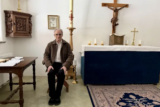 Fr. Didier Pentecôte i St. Dominikus klosters sakristi. 
