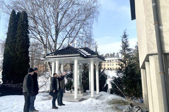 Undersøkelse av kirken på Hønefoss etter flom