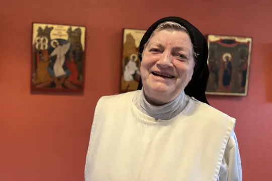Sr. Ragnhild Bjelland smiler til kamera