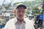 Arnt Stefansen på reportasje i favelaen Rocinha i Rio de Janeiro, 2024. 