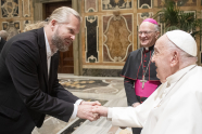 Nasjonalbibliotekar Aslak Sira Myhre og arkivar og bibliotekar for Den hellige romerske kirke H.E. Angelo Vincenzo Zani i audiens hos pave Frans i november 2024.