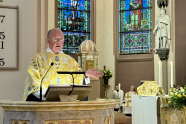 P. Oddvar Moi preker under messen ved hans 25-årsjubileum som prest. St. Olav domkirke, Oslo. 