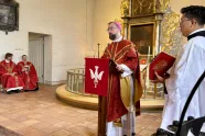 Biskop Fredrik preker i Hole kirke lørdag 26. juli 2025  ved valfarten til Stein gård, Bønsnes kirke og Hole kirke. 