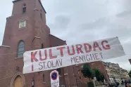 Banner for kulturdagen foran St. Olav domkirke i Oslo