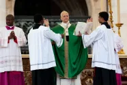 Pave Leo XIV feirer messe på Petersplassen