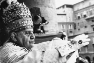 Pave Johannes XXIII med pavelig tiara i 1958