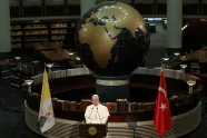 Pave Leo XIV taler i presidentpalasset i Tyrkia