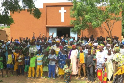 VOKSER: Kirken i Afrika blir stadig større. Her katolikker i Burkina Faso.