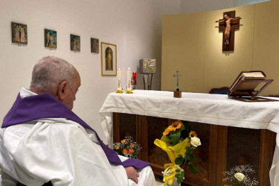 Pave Frans feirer messe i kapellet på sykehuset Gemelli.