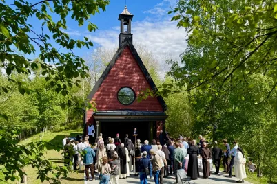 Vigslingen 20. mai 2026 av Olavskapellet på Stiklestad etter restaureringen. 