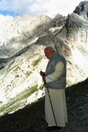 Pave Johannes Paul II går på fjelltur i Italia