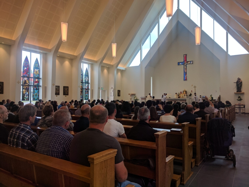 Innsiden av St. Gudmund kirke i Jessheim