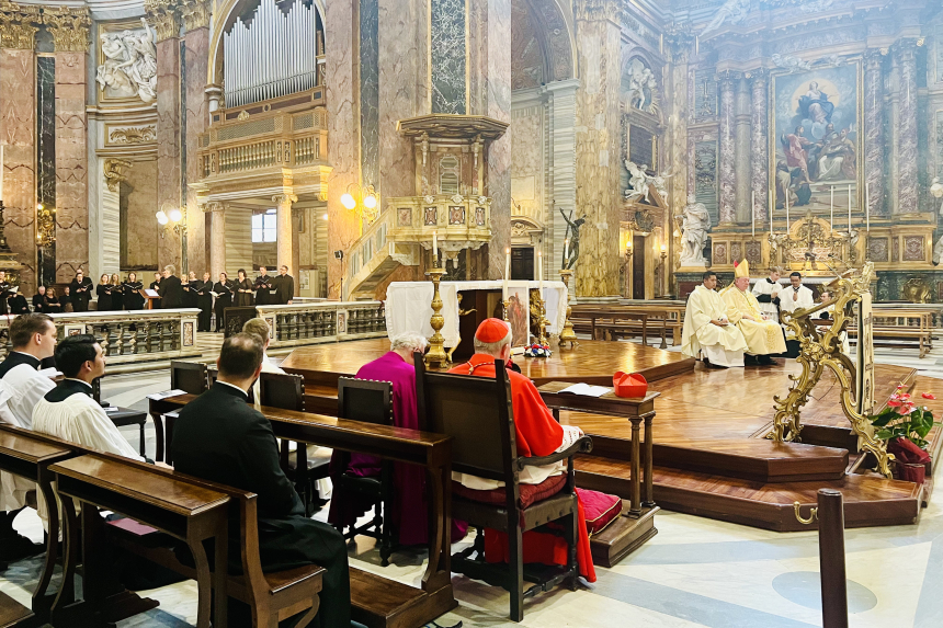 Biskop Bernt Eidsvig feirer festmesse i San Carlo al Corso-kirken i Roma 16. oktober 2023.