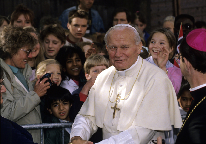 Pave Johannes Paul II foran en folkemengde under sitt norgesbesøk