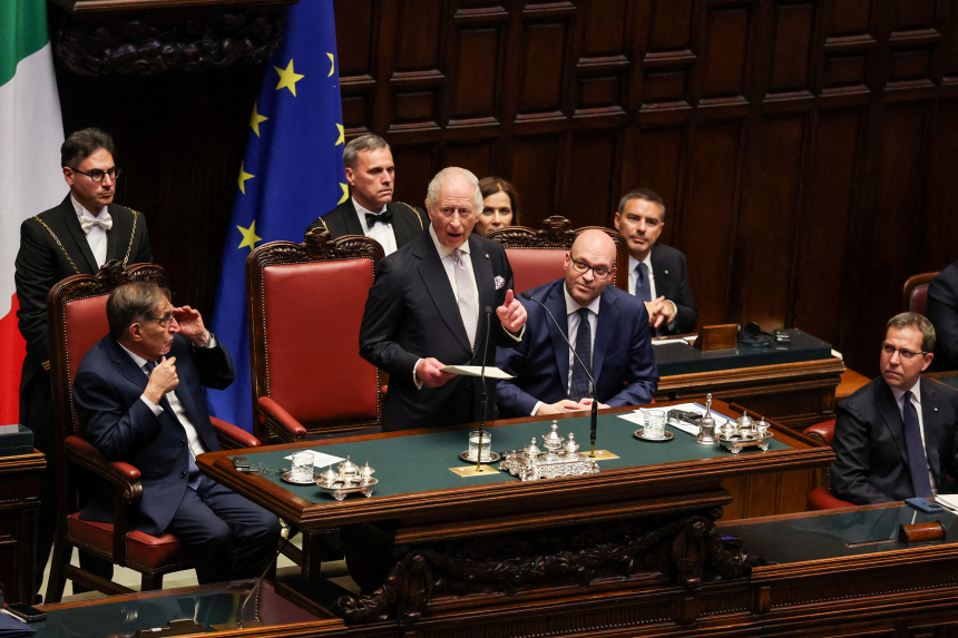 Kong Charles III taler til det italienske parlamentet