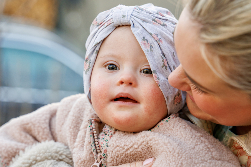 Portrett av Pippi og mamma Martine Romøren.